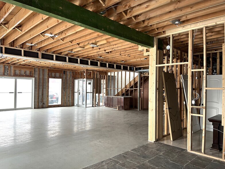 More Photos Of 1420 40th Ave NE, Calgary Warehouse For Sale