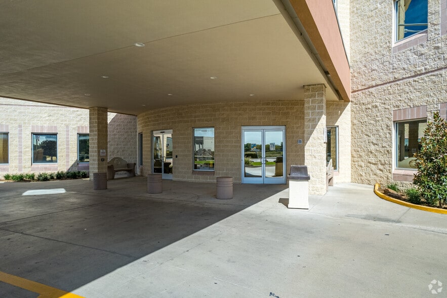 More Photos Of 4300 City Point Dr, North Richland Hills Medical For Lease