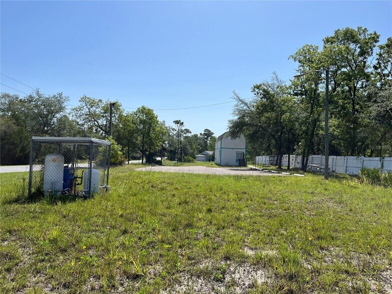 More Photos Of 18132 Commercial Way, Weeki Wachee Fast Food For Sale