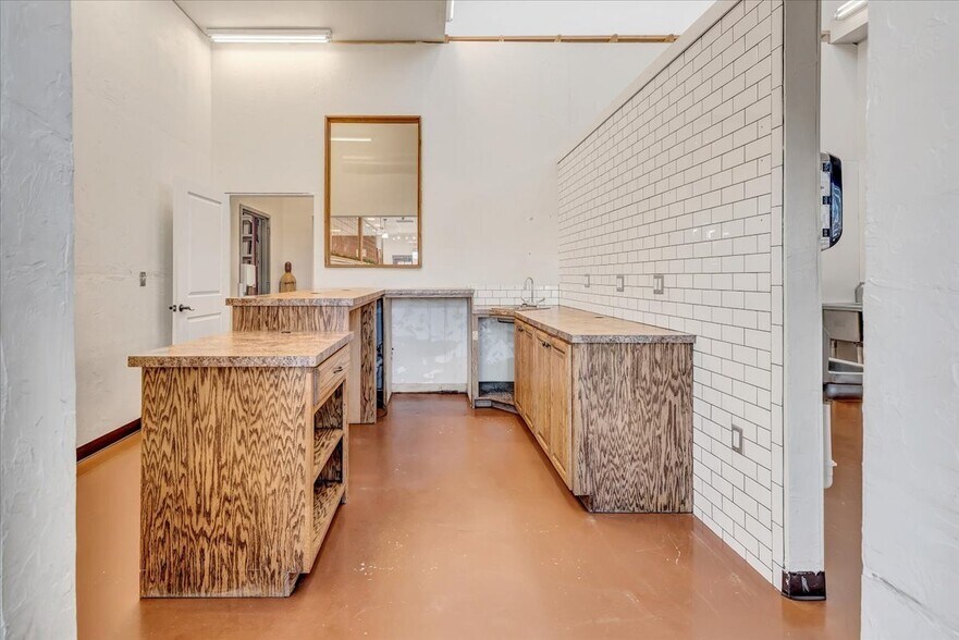 More Photos Of 2230 S Division St, Guthrie Storefront Retail Office For Lease