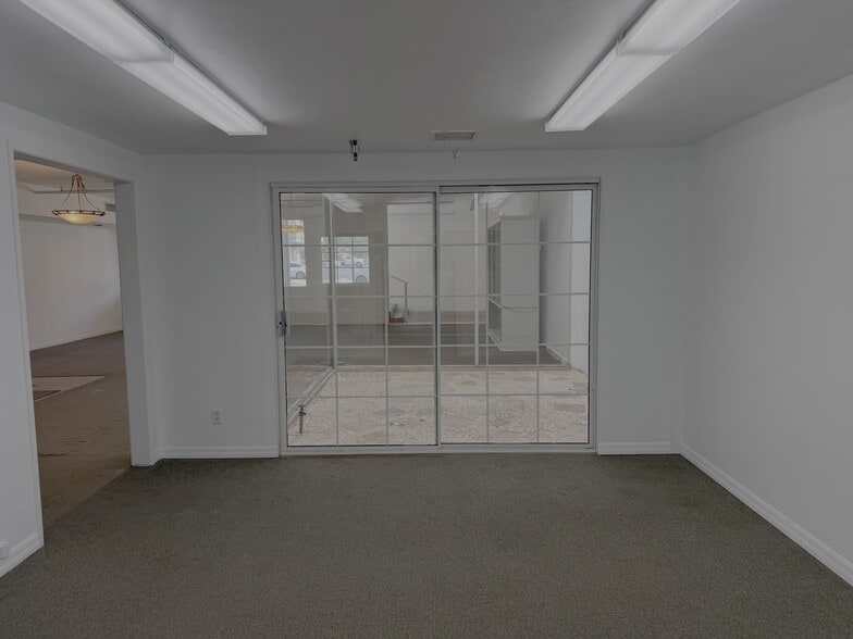More Photos Of 122-130 E Foothill Blvd, Arcadia Freestanding For Lease