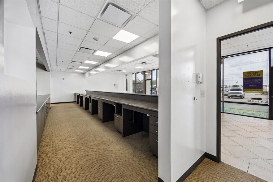 More Photos Of 4450 E Sam Houston Pky S, Pasadena General Retail For Lease