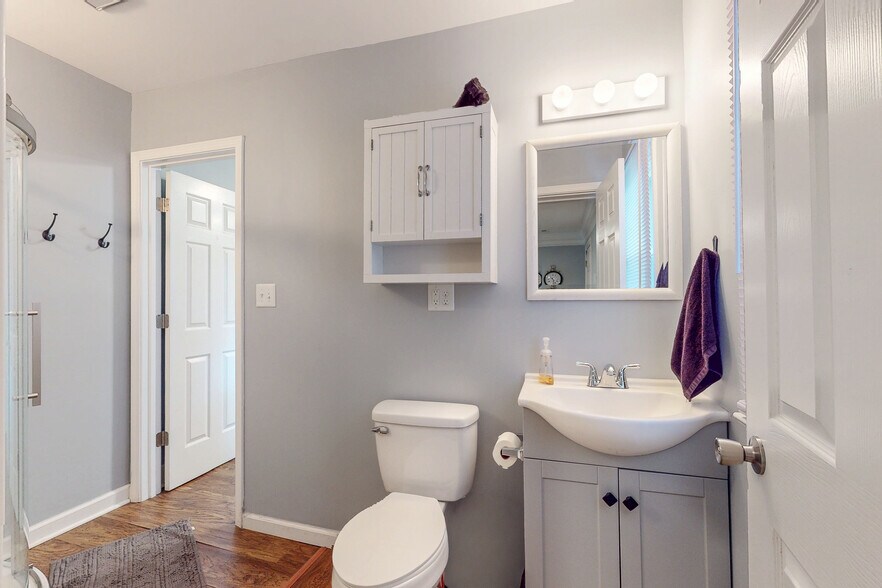 More Photos Of 105 N Madison Ave, Louisville Freestanding For Lease