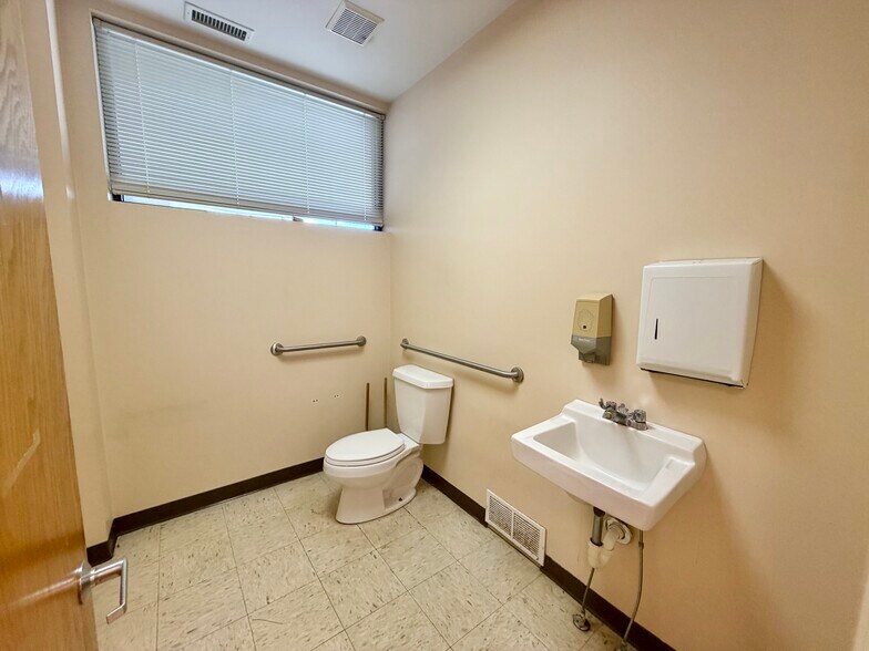 More Photos Of 853-855 Grove St. st, Irvington Healthcare For Lease