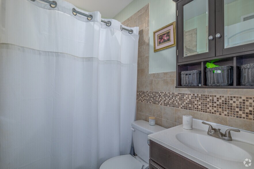 More Photos Of 327 N 40th St, Philadelphia Apartments For Sale