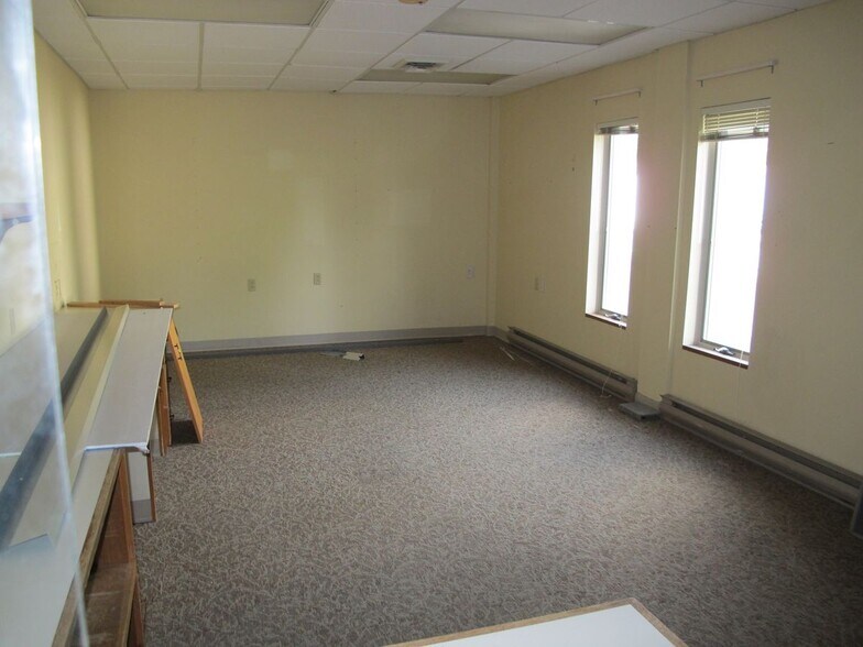 More Photos Of 9 Pleasant St, Oakland Medical For Lease