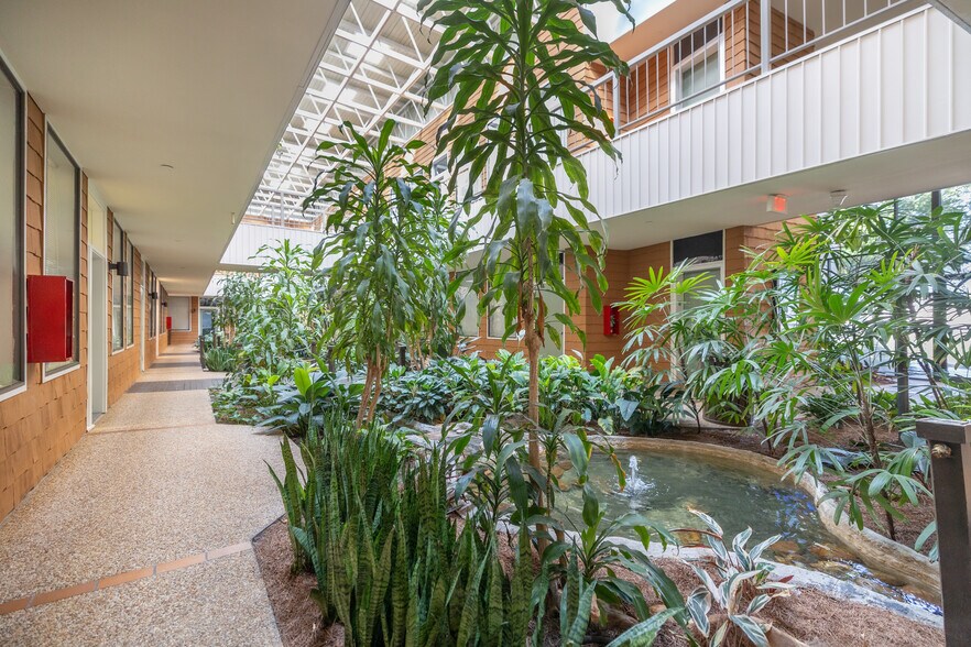 More Photos Of 4300 S I-10 Service Rd, Metairie Loft Creative Space For Lease