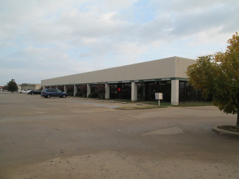More Photos Of 5333 S Mingo Rd, Tulsa Showroom For Lease