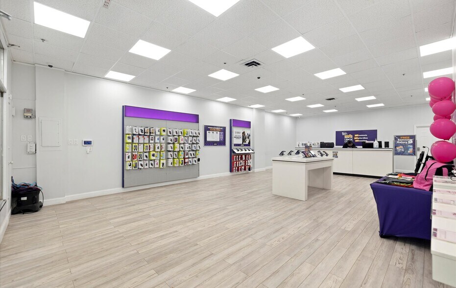 More Photos Of 37-39 Glen St, Glen Cove Office Residential For Sale