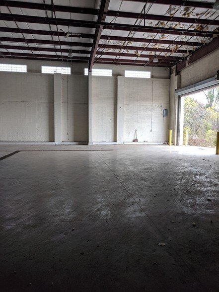 More Photos Of 80-90 North St, Park Forest Manufacturing For Lease