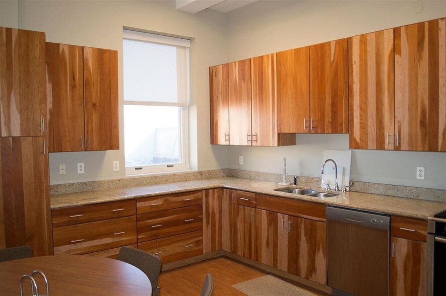 More Photos Of 2000 West St, Union City Office Residential For Sale