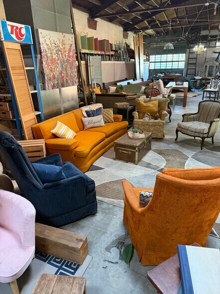 More Photos Of 302 Williams St, Fayetteville Flex For Sale