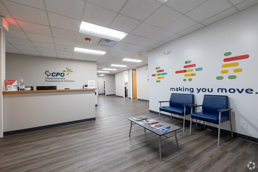 More Photos Of 387 Shuman Blvd, Naperville Medical For Lease