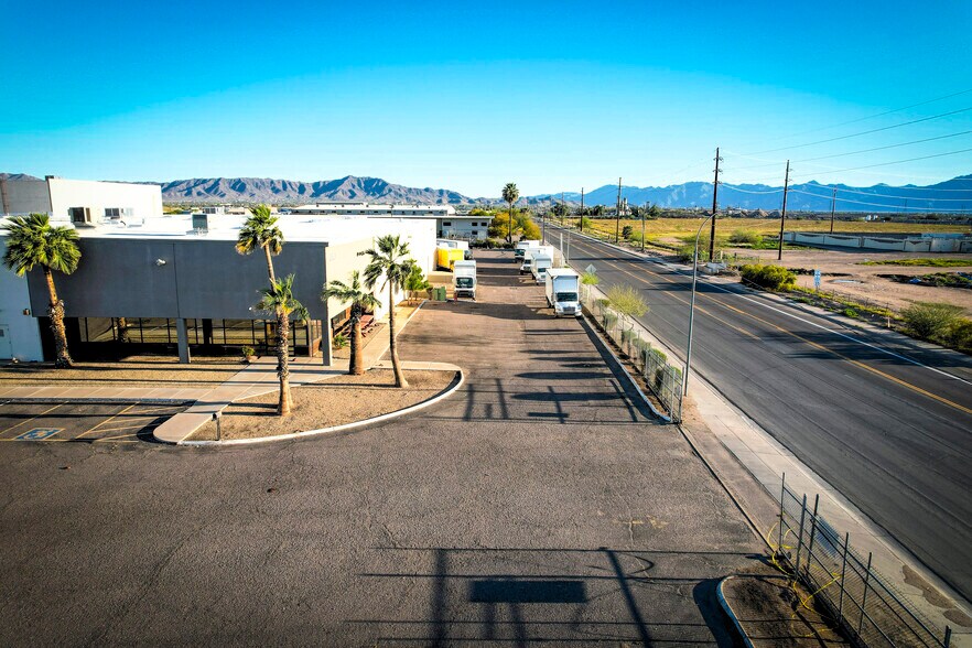 More Photos Of 4215 W Lower Buckeye Rd, Phoenix Warehouse For Lease