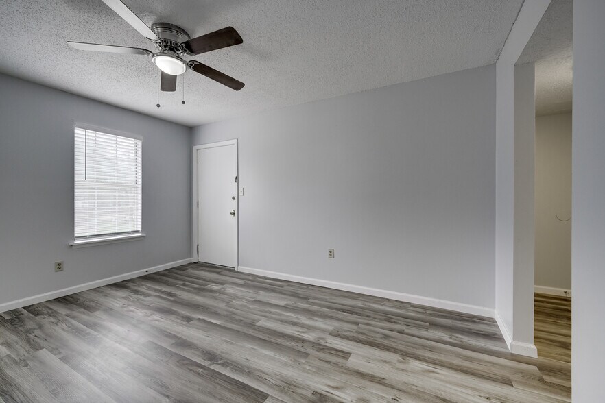 More Photos Of 1906 W Matthews Ave, Jonesboro Apartments For Sale