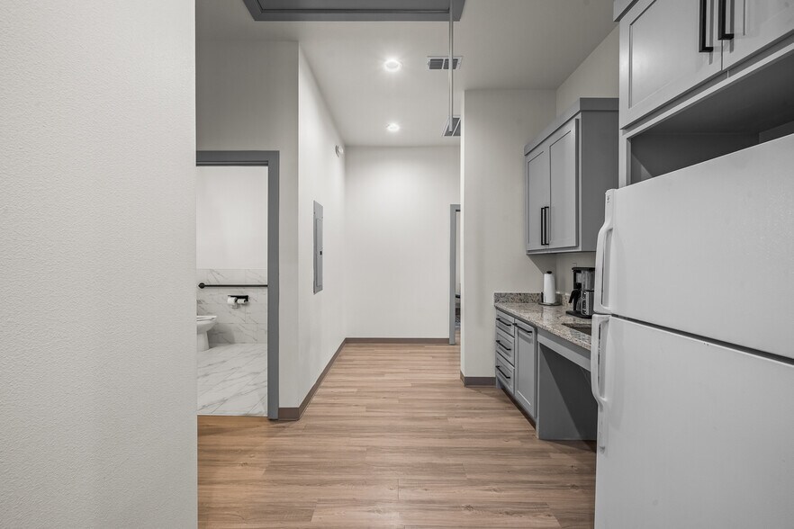 More Photos Of 6403 107th St, Lubbock Office For Lease