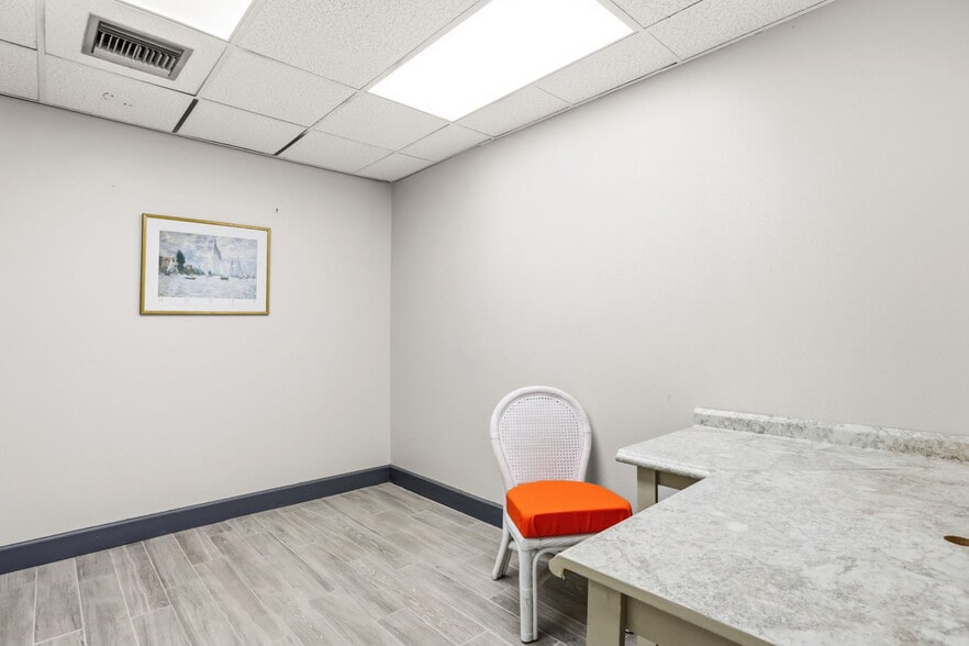 More Photos Of 901 N Grove St, Eustis Medical For Sale