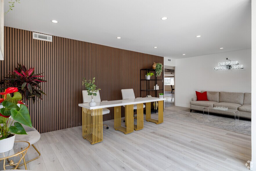 More Photos Of 11520 Jefferson Blvd, Culver City Light Distribution For Sale