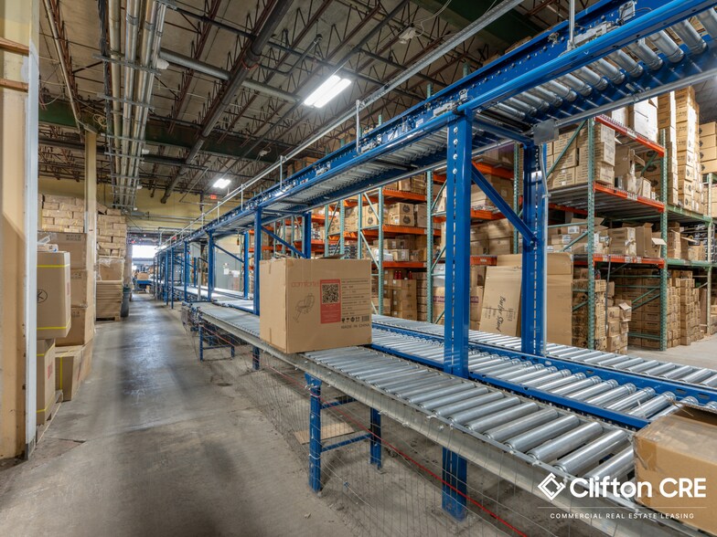 More Photos Of 1 Kero Rd, Carlstadt Showroom For Lease