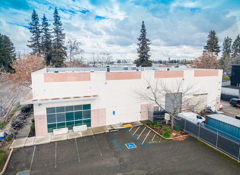 More Photos Of 1030 N D St, Sacramento Light Manufacturing For Sale
