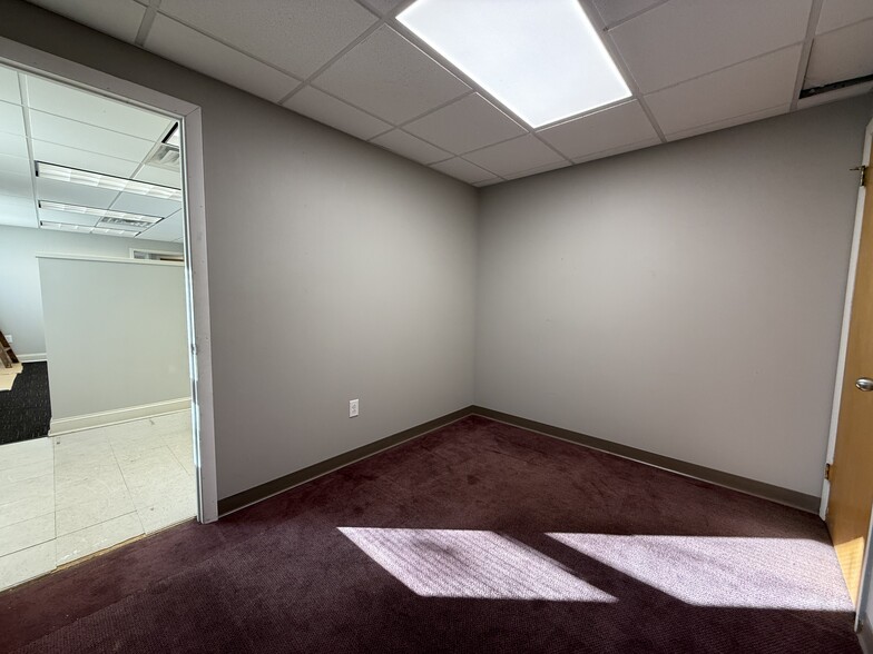 More Photos Of 121 Lincoln St, Worcester Healthcare For Lease