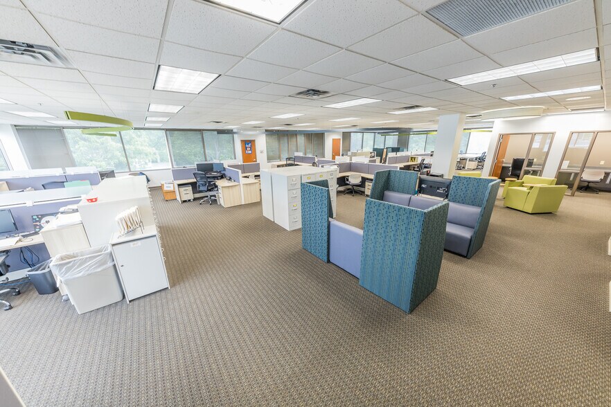 More Photos Of 6201 Corporate Dr, Indianapolis Office For Sale