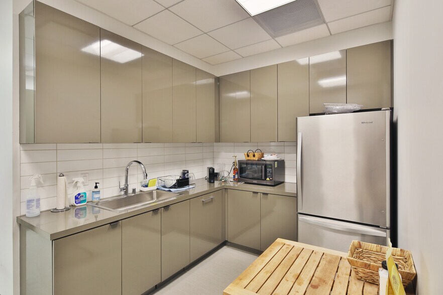 More Photos Of 1120 S Grand Ave, Los Angeles Apartments For Lease