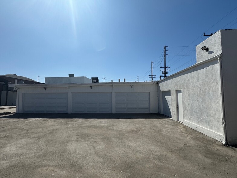 More Photos Of 1922 W Rosecrans Ave, Gardena Manufacturing For Lease