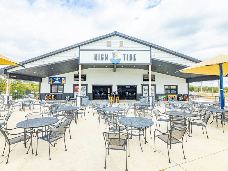 Primary Photo Of 10772 Perry Park Dr, Perry Restaurant For Lease