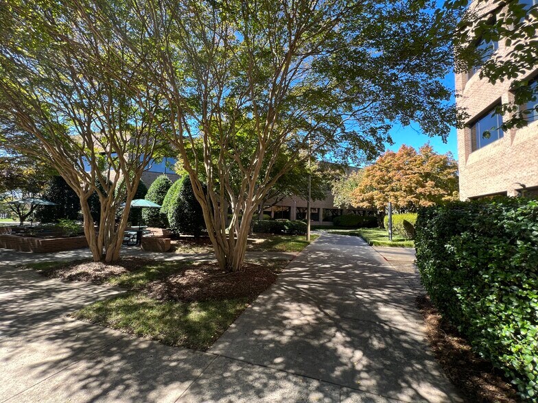 More Photos Of 4025 University Pky, Winston-Salem Unknown For Lease