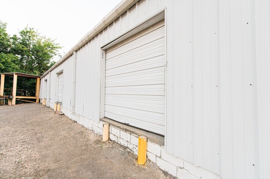 More Photos Of 241 S Park St, Tupelo Unknown For Lease