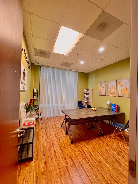 More Photos Of 950 Roosevelt Ave, Irvine Loft Creative Space For Sale