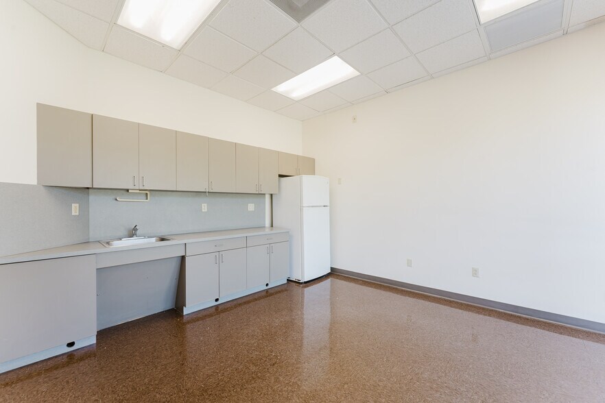 More Photos Of 990-1000 N Federal Hwy, Boca Raton Storefront Retail Office For Lease