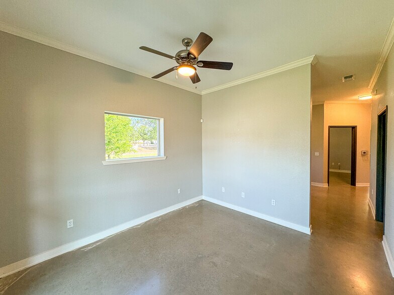 More Photos Of 201 N Heatherwilde Blvd, Pflugerville Unknown For Lease