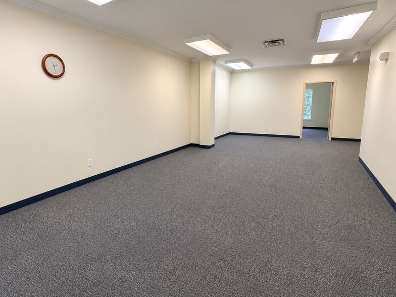 More Photos Of 5816 Creedmoor Rd, Raleigh Medical For Lease