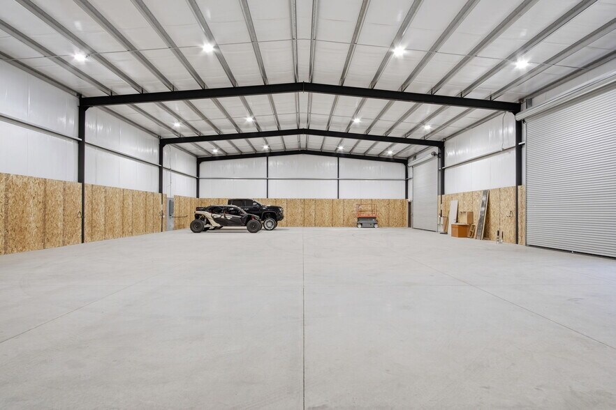 More Photos Of 8217 Lander Ave, Hilmar Flex For Lease
