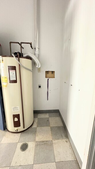 More Photos Of 6495 Quivira Rd, Shawnee General Retail For Lease