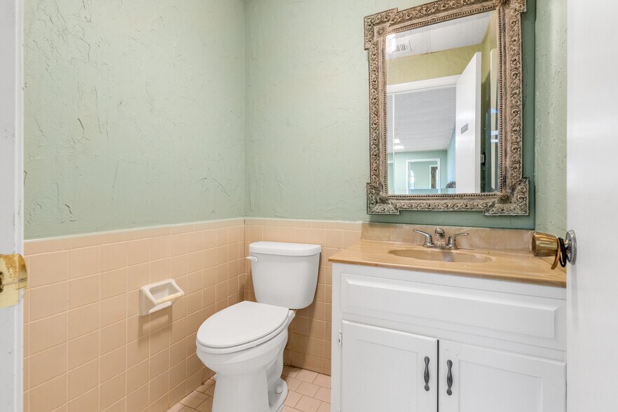 More Photos Of 101 S Main St, Quitman Office For Sale