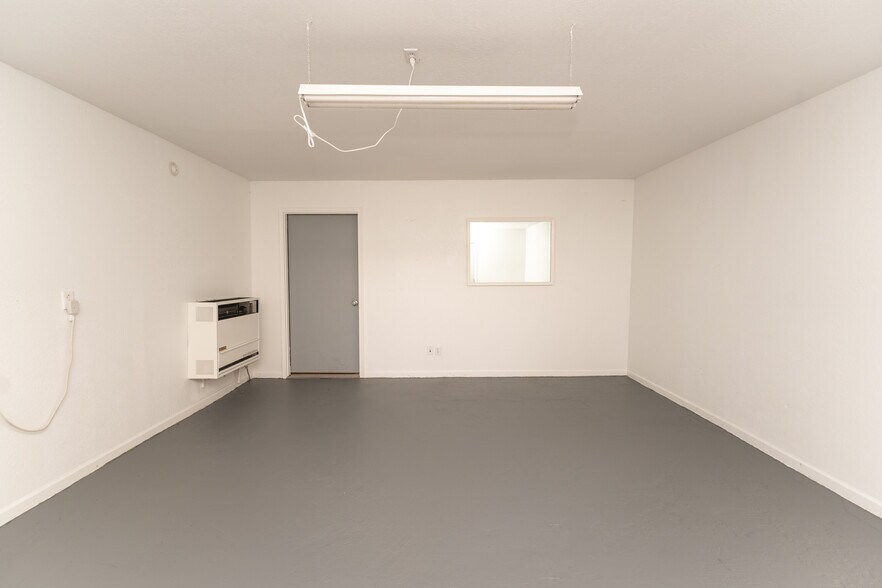 More Photos Of 218 S Washington St, Mt Pleasant Office For Sale