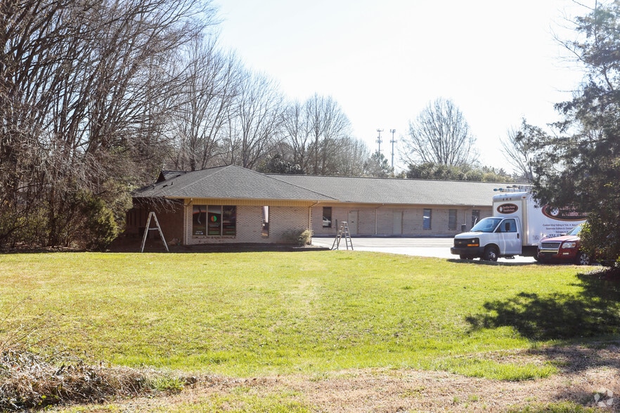 More Photos Of 6303 Carmel Rd, Charlotte Office For Lease