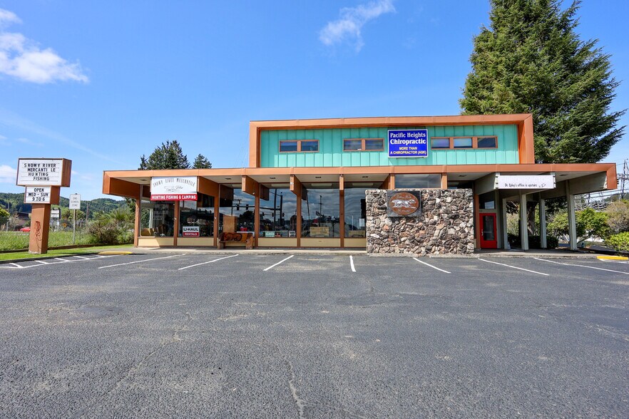 More Photos Of 2133 Winchester ave, Reedsport Freestanding For Sale