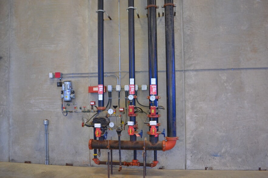 More Photos Of 70 Queens Dr, Red Deer County Service For Sale