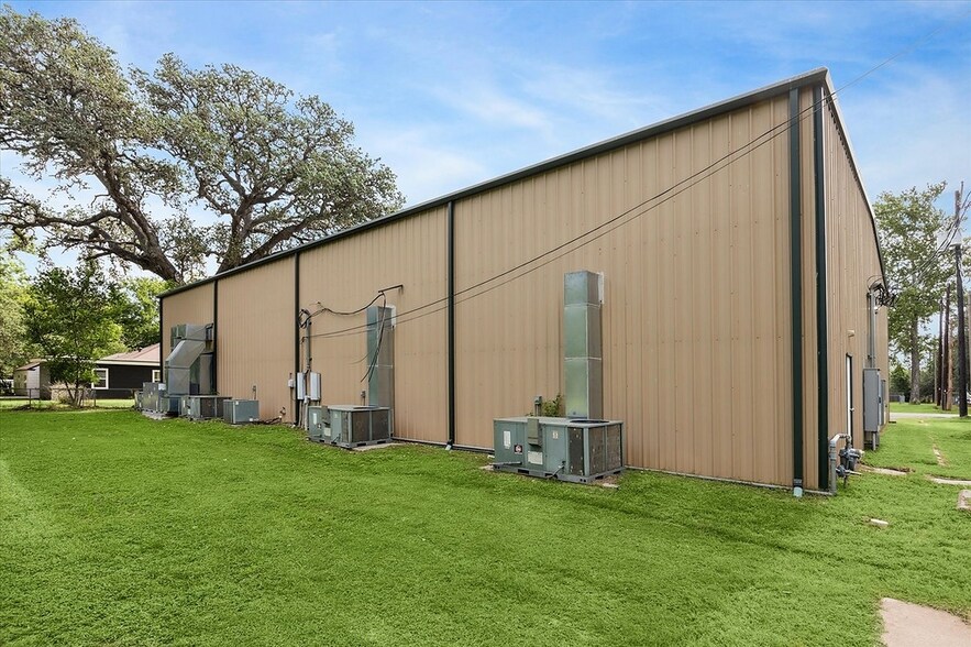 More Photos Of 920 Front St, Columbus Warehouse For Sale
