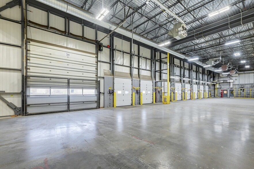 More Photos Of 2700 Boul Casavant O, Saint-hyacinthe Warehouse For Sale