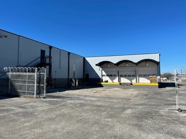 More Photos Of 2233 NW Loop 410, San Antonio Warehouse For Lease