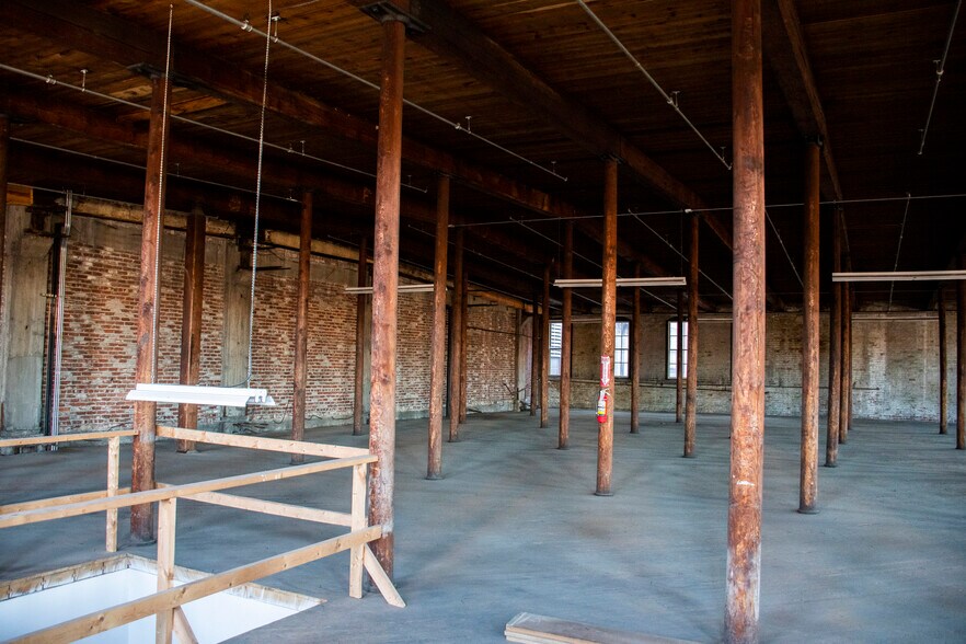 More Photos Of 110 Newton St, Danville Warehouse For Sale