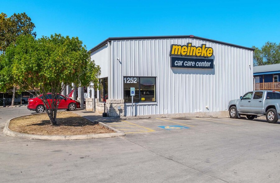 Primary Photo Of 1252 N State Highway 123, San Marcos Auto Repair For Sale