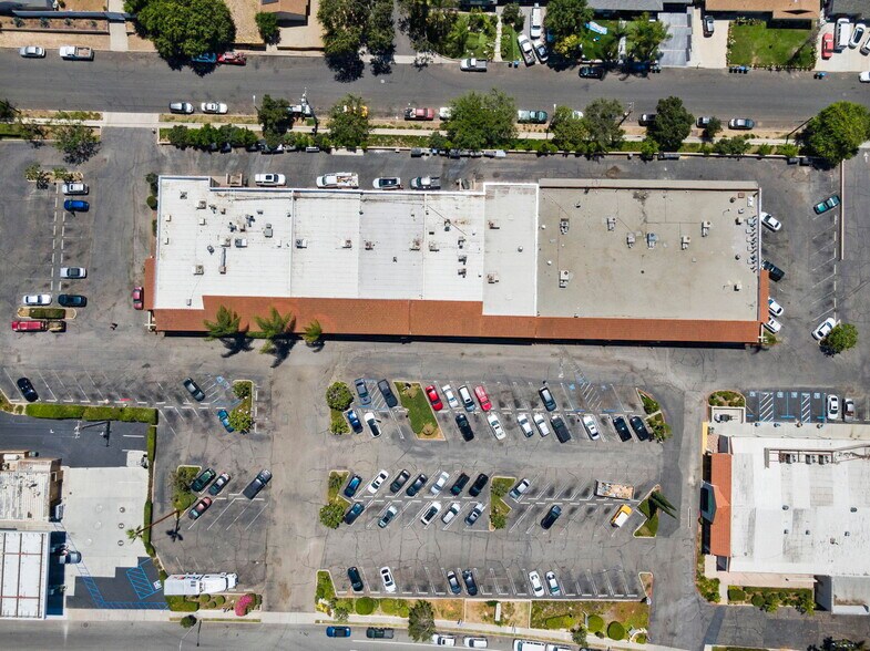 More Photos Of 1000-1086 E Avenida De Los Arboles, Thousand Oaks General Retail For Lease