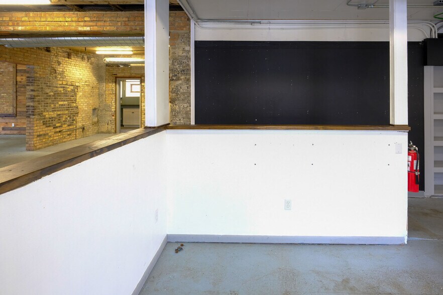 More Photos Of 408 W Main St, Benton Harbor Freestanding For Lease