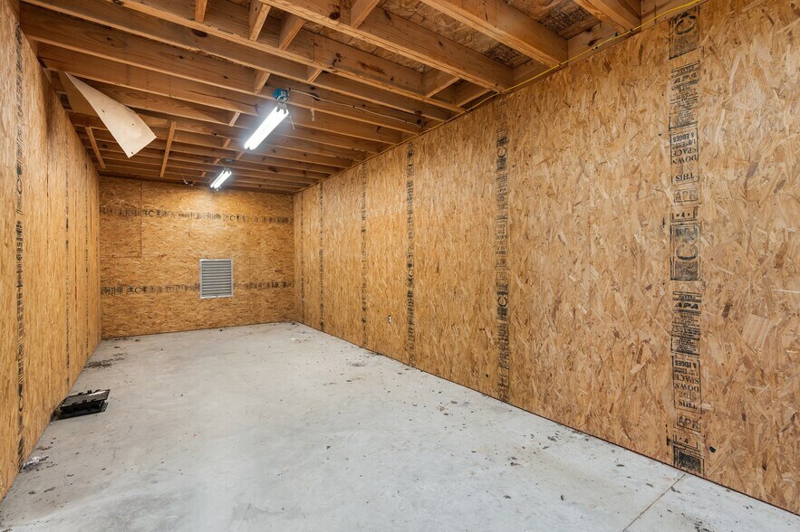 More Photos Of 26069 Springer Cemetary Rd, Hockley Flex For Sale